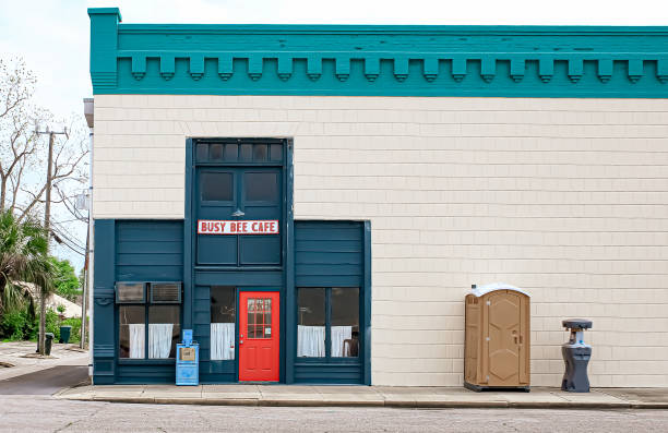 Porta potty delivery and setup in Clanton, AL